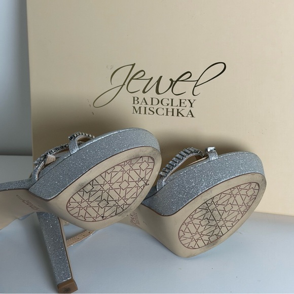 EUC Jewel Badgley Mischka Gallant Platform Sandal Glittering Silver Heels - Picture 7 of 13